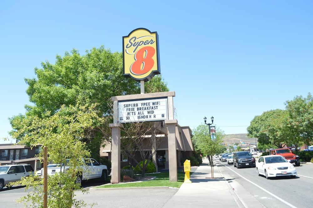 Super 8 By Wyndham St. George Ut Motel Exterior photo