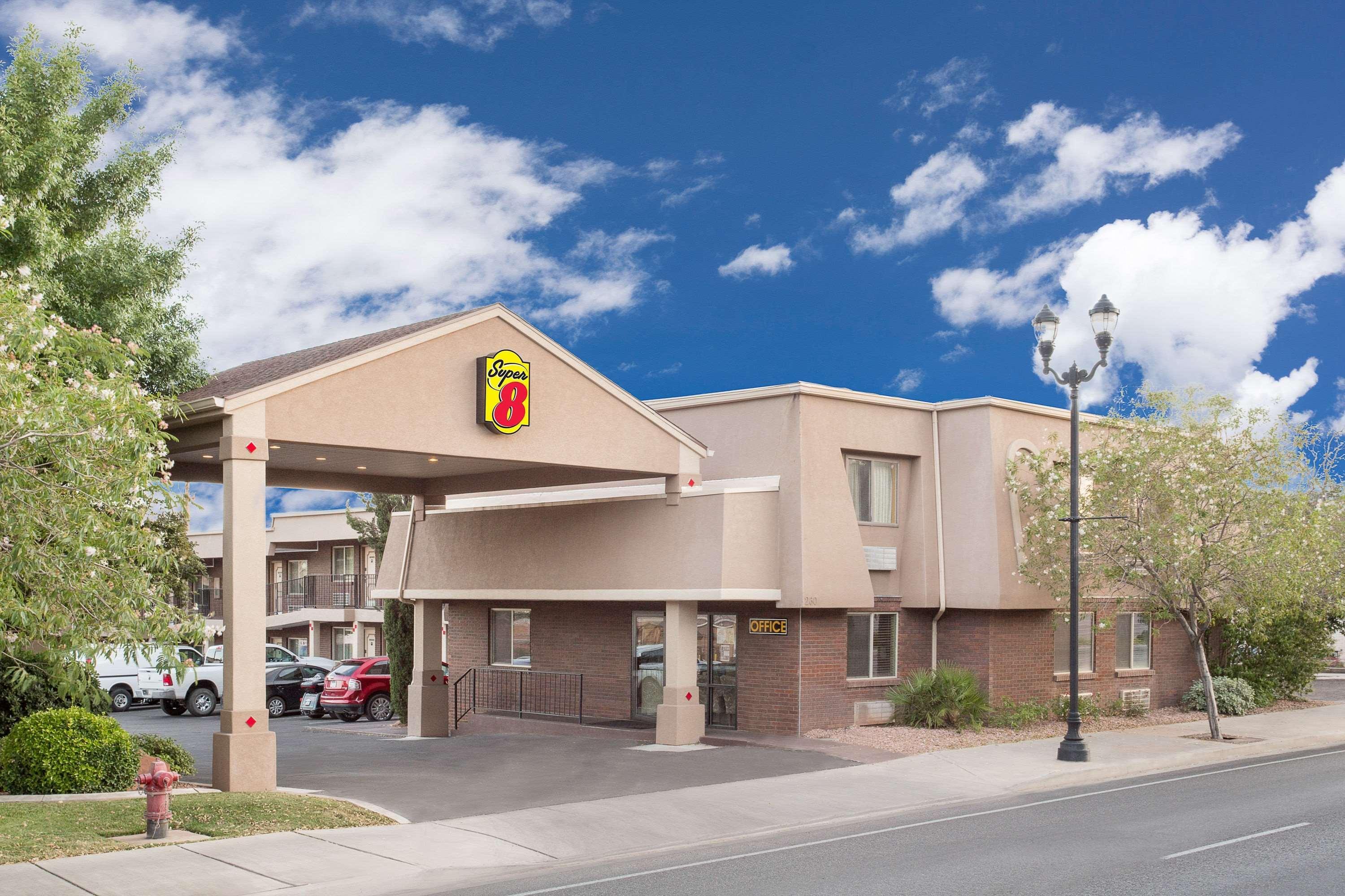 Super 8 By Wyndham St. George Ut Motel Exterior photo